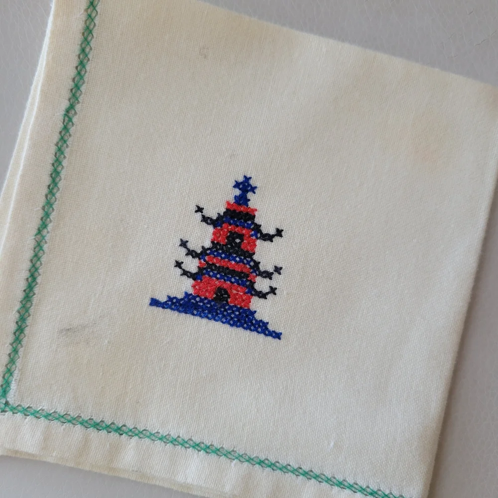 Vintage Embroidered Cloth Napkins (4) Cross-stitch Pagoda or Lighthouse? Nice!